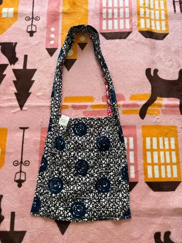 에리우츠기 크레이프 로고백 리버서블