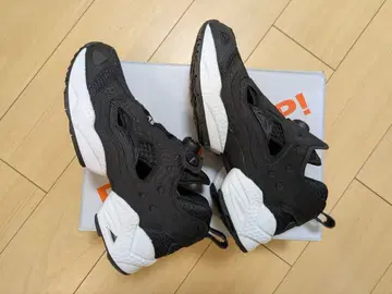 [ 거의 새상품 ] Reebok 펌프 퓨리 25.5cm