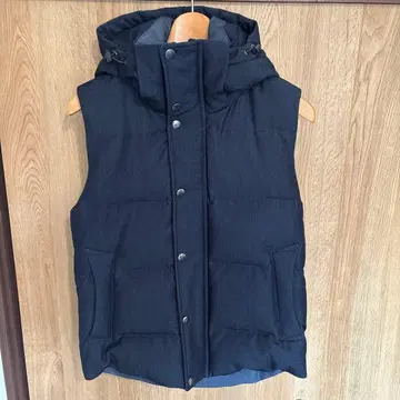 [ 새상품급 ] 네이비 후드 부착 다운 베스트