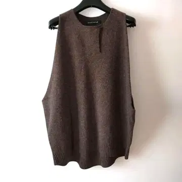 mizuiroind 브라운 슬리브리스 니트 베스트