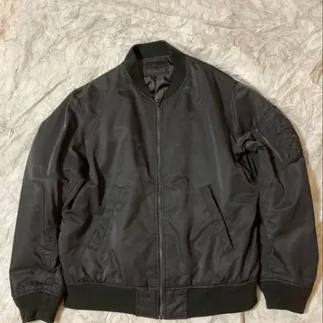 유니클로 MA-1 플라이트 자켓