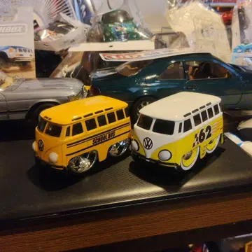 JadaToys CHUBcity 폭스바겐 캠퍼밴 2대 세트