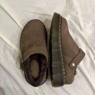 닥터마틴 퍼 샌들