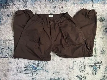 around 팬츠 브라운