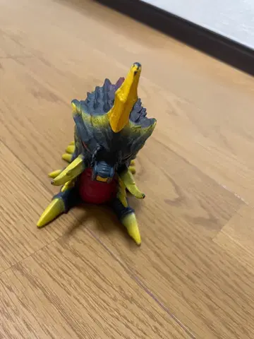 고질라 피규어 바토라 유충