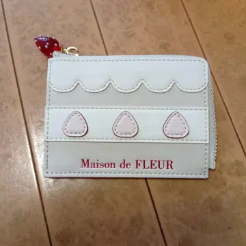 메종 드 플뢰르 가토 프레즈 패스 케이스