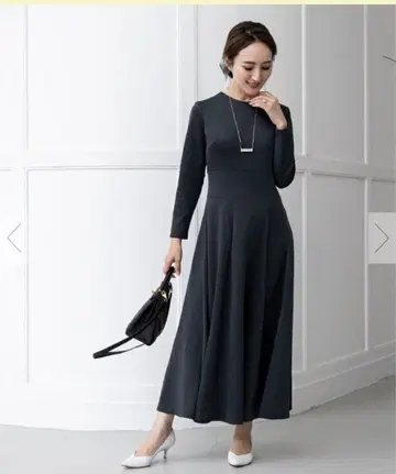 유어스 본딩 핏앤플레어 원피스