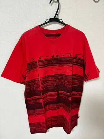 Swagger 빨간색 스트라이프 T셔츠 M 사이즈