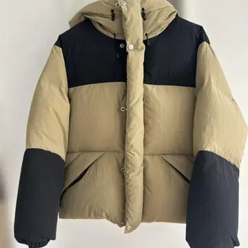 GERRY 후드 부착 다운 자켓 베이지 x 블랙