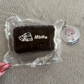 MOMO studio 먹다 남은 초코 스퀴즈