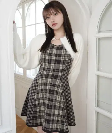 체크 무늬 슬리브리스 미니 원피스