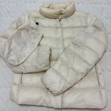 유니클로 울트라 라이트 다운 자켓 M UNIQLO 울트라 라이트 다운