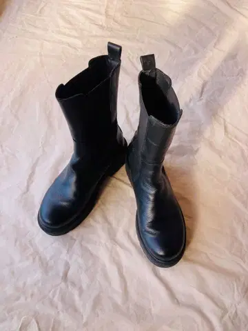 유나이티드 애로우 사이드 고어 가죽 부츠 블랙