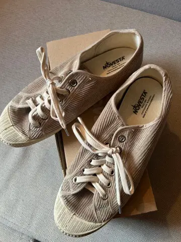 NOVESTA 코듀로이 베이지 스니커즈