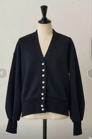 미사용 새상품 BEARDSLEY 블랙 V넥 가디건