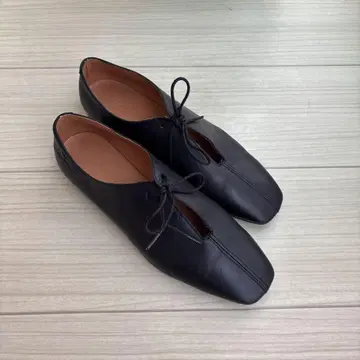 블랙 가죽 플랫슈즈