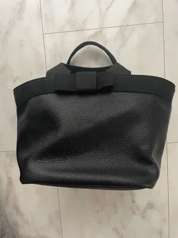 블랙 토트백 리본 포함