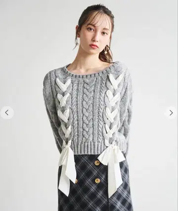 LIAN CARAT 리리안 캐럿 레이스업 디자인 케이블 니트