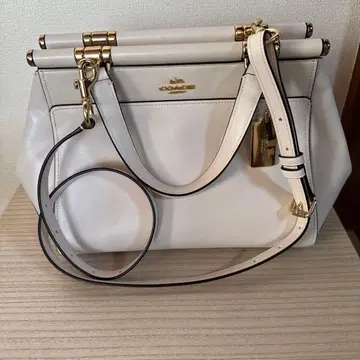 화이트 가죽 숄더백