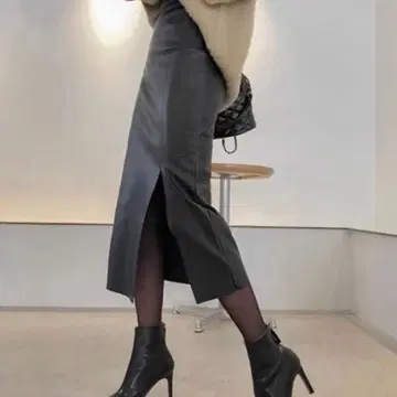 프론트 슬릿 인조 가죽 스커트