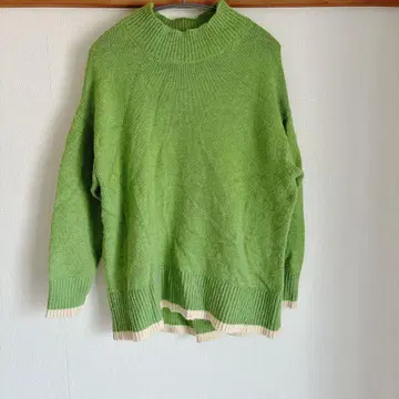 Lounge 그린 컬러 하이넥 니트 스웨터