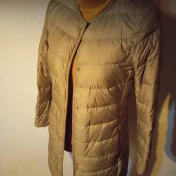 유니클로 경량 다운 코트 S 베이지