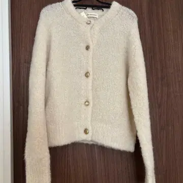 미사용 새상품 INED 이네드 가디건 긴팔 골드 버튼