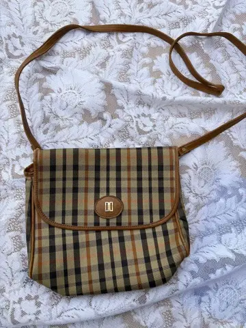 체크 무늬 숄더백