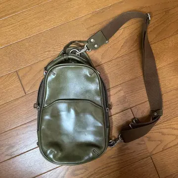 HERGOPOCH 올리브 그린 바디백