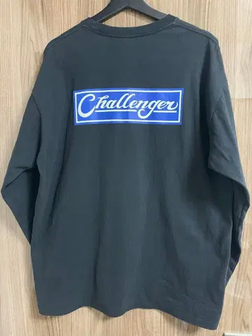 Challenger 블랙 긴팔 티셔츠