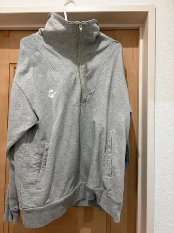 그레이 하이넥 집업 맨투맨