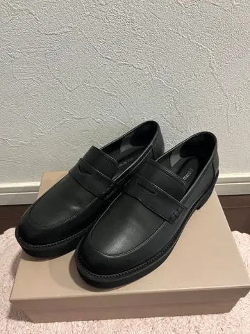 [새상품급] neue marche 블랙 로퍼