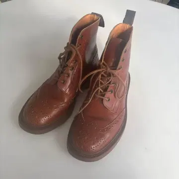 Tricker's 브라운 가죽 부츠