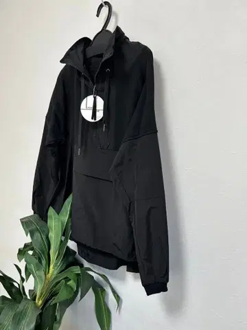 스콧 클럽 이소재 아노락 후드티 16000엔