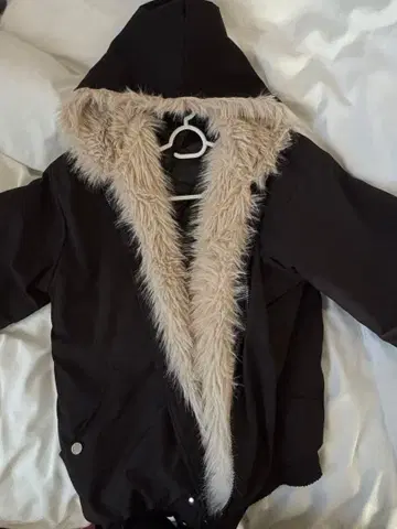 블랙 퍼 후드 자켓