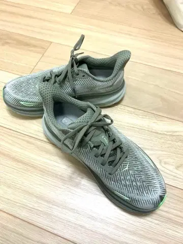 러닝화 그레이 메쉬