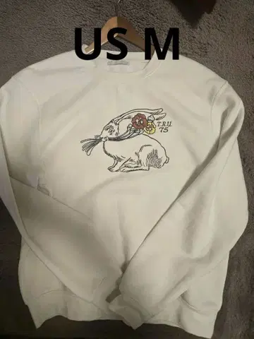 ZARA 토끼 자수 화이트 맨투맨 US M