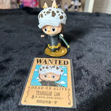 POPMART 러브브 x 원피스 피규어 트라팔가 로