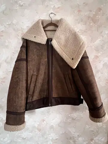 브라운 무스탕 코트 후드 부착