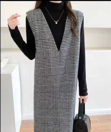 사이드 슬릿 체크 무늬 V넥 오버롤 스커트