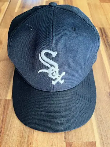 Black Baseball Cap 화이트 양말