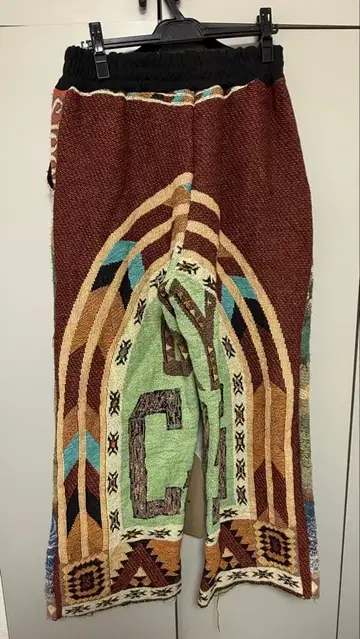 구제 의류 아트 디자인과 자연 풍경의 니트 팬츠