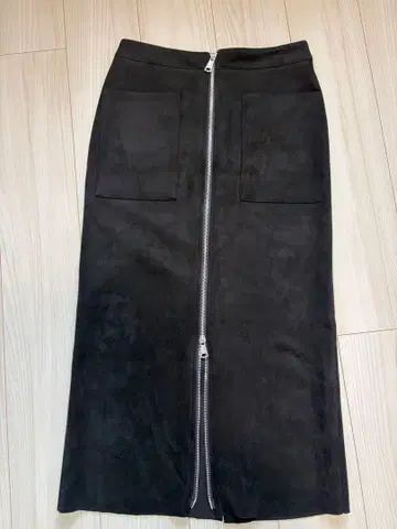 새상품 ZARA 프론트 지퍼 스웨이드 롱 스커트 블랙 S