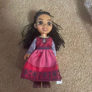 디즈니 영화 [위시]의 주인공, 아샤의 인형