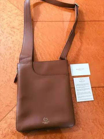 RADLEY 브라운 숄더백 새상품 포켓 많음 해외 구매