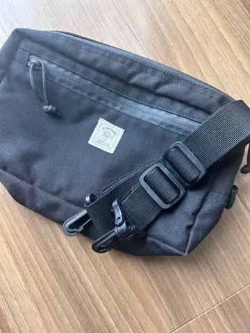 KEYMEMORY 숄더백 블랙