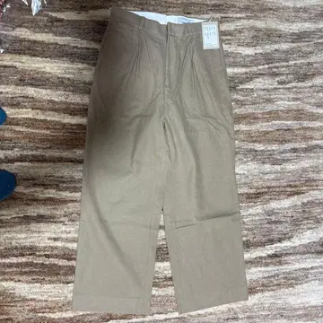 YAECA 베이지 치노 팬츠 모델 No. 1000