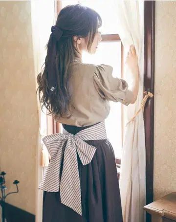 오후를 힘차게 장식하는 리본 머리핀