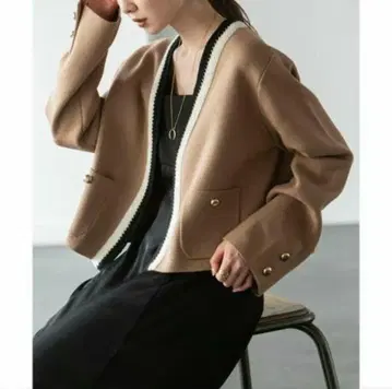 [ 새상품급 ] NOBLE 배색 트리밍 밀라노 리브 숏 자켓