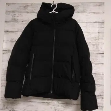 UNIQLO 심리스 다운 후드티 자켓 블랙 M